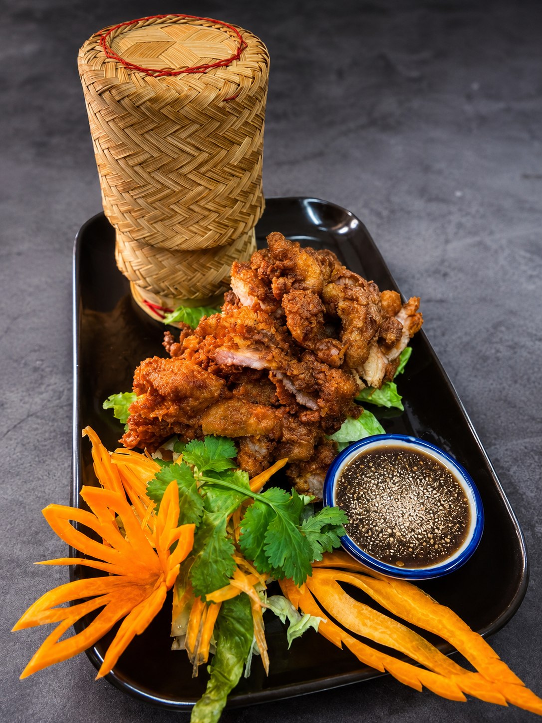 Crispy chicken with sticky rice, salad and dipping sauce
